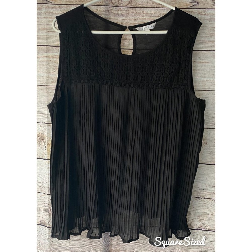 XL Black sleeveless pleated blouse